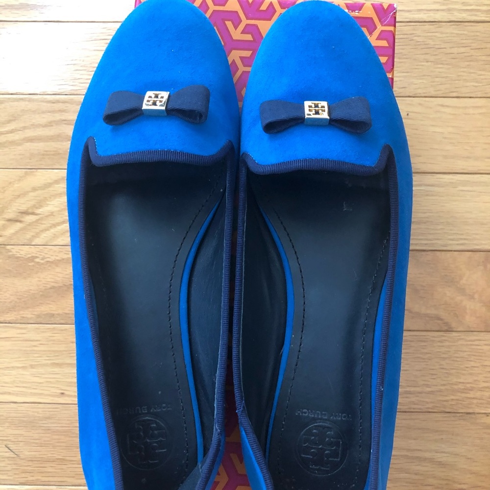Gorg evening sky/bright navy Tory Burch flats!